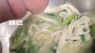 白种少女在家闲着无聊 叫上自己的男友做爱