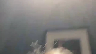 淫荡骚逼美女友陪我一起嗨