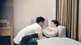趴下撩起裙子撅臀被男朋友打新年没在，母狗发来视频