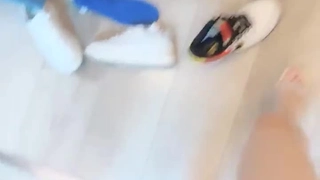 风骚女主播大冬天直播在景区与穿羽绒服男粉丝野战