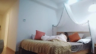 和舞蹈学院美女解锁高难度姿势