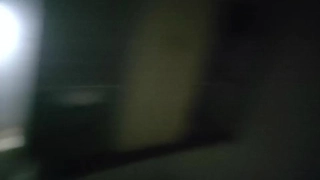 嫩逼女友因插的太深老是用手推我让我慢点