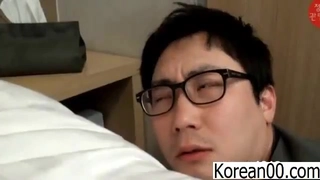 巨乳白虎妹最爱有钱人的屌，首次直播就哈棒！吃精一点都不吃惊，一口吞！