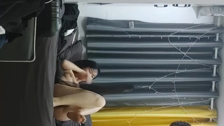 黑丝高跟带个墨镜的极品女模特伺候大哥啪啪，乖巧听话舔了鸡巴舔蛋蛋，配合大哥蹂躏抽插浪叫不止最后口爆