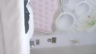 探花从中过，良家小姐姐，酒吧带回酒店，高颜值魔鬼身材，特写各种角度展示