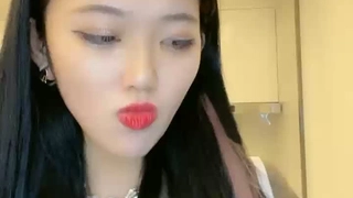 老夫老妻玩的比年轻人还兇 不管自拍棒按摩棒都OK