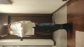 与闺蜜唱歌乳夹撕丝袜 棒棒插入