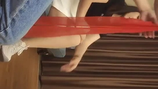 少女小偷Mira Monroe穿着警服被抓住并受到惩罚
