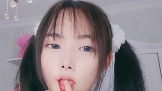 年轻女孩Tiiffy Malices的业余POV性爱家庭视频
