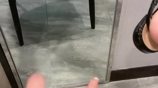 黄色一级c片大长腿美女战前磨枪