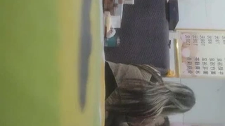 2022-4-27【换妻极品探花】新人约小夫妻4P，交换互操直接开始，张开双腿正入